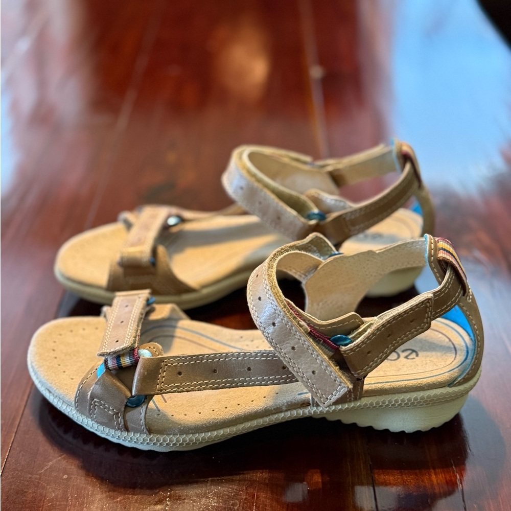 Women's Tan Sandals - Picture 4 of 7